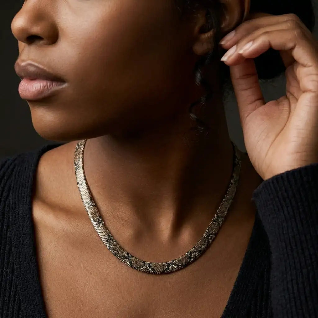 The Serpentine Texture Necklace — product view 2