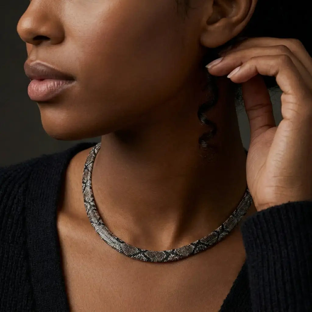 The Serpentine Texture Necklace — product view 5
