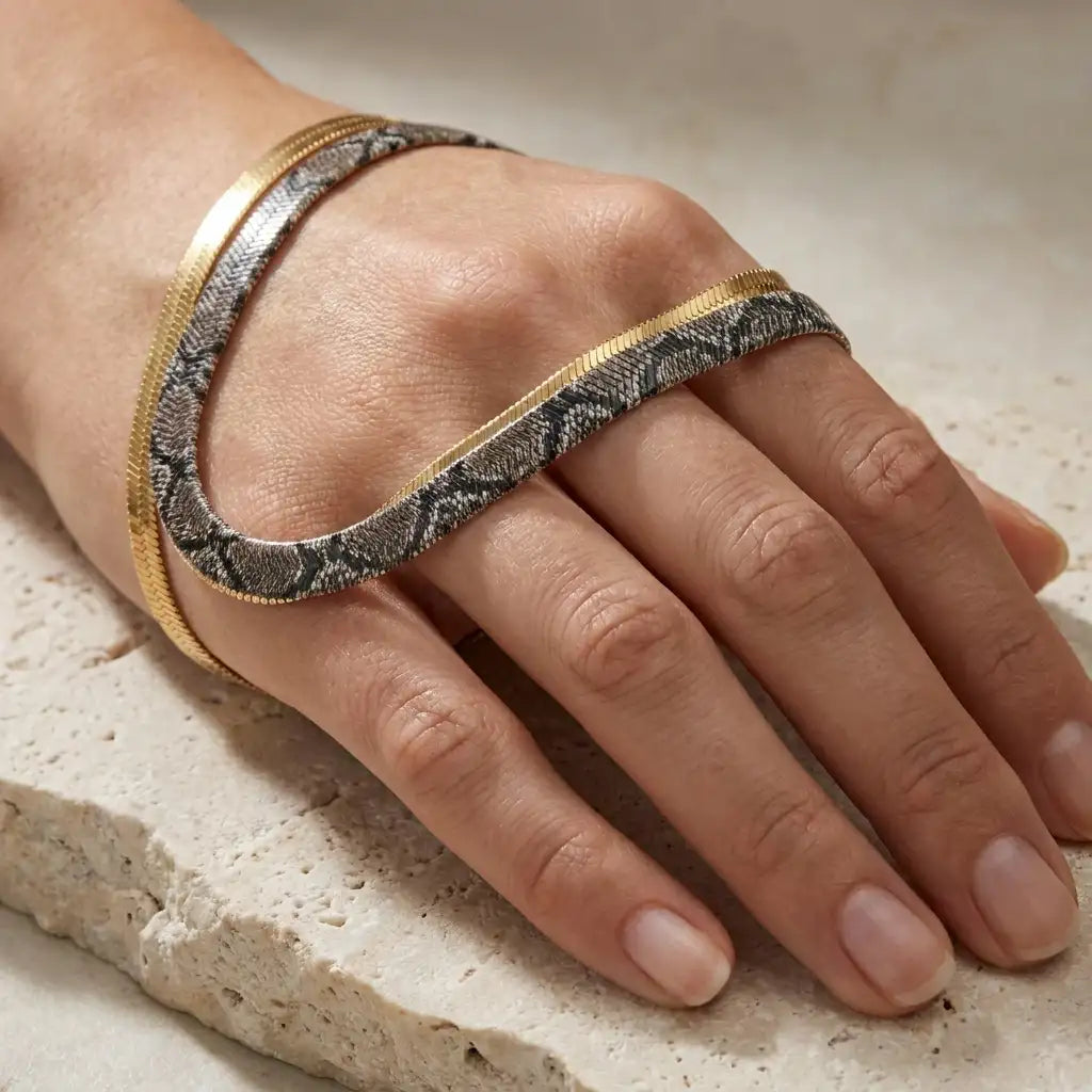 The Serpentine Texture Necklace — product view 13
