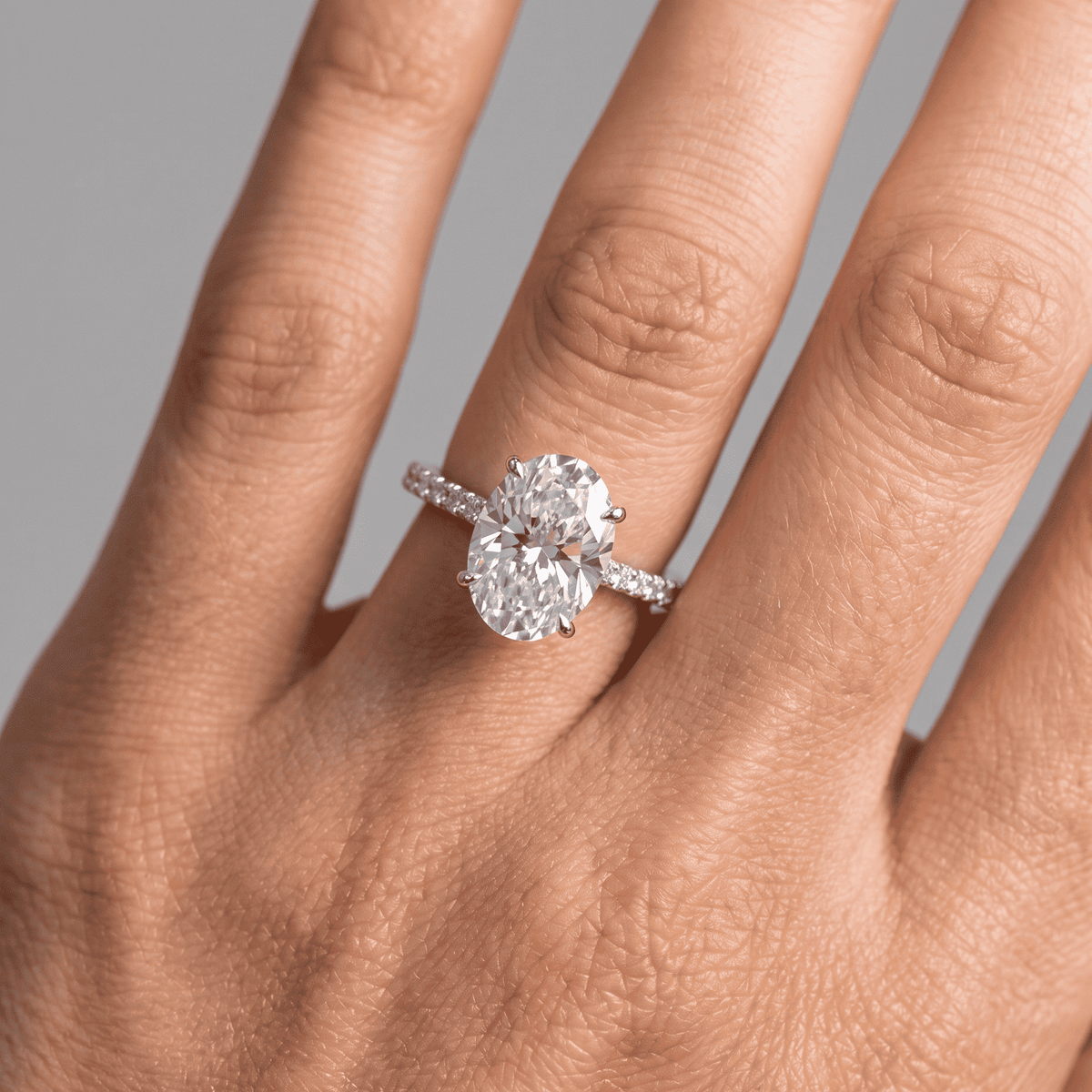 The Everlight Oval Ring — 2.5ct Moissanite