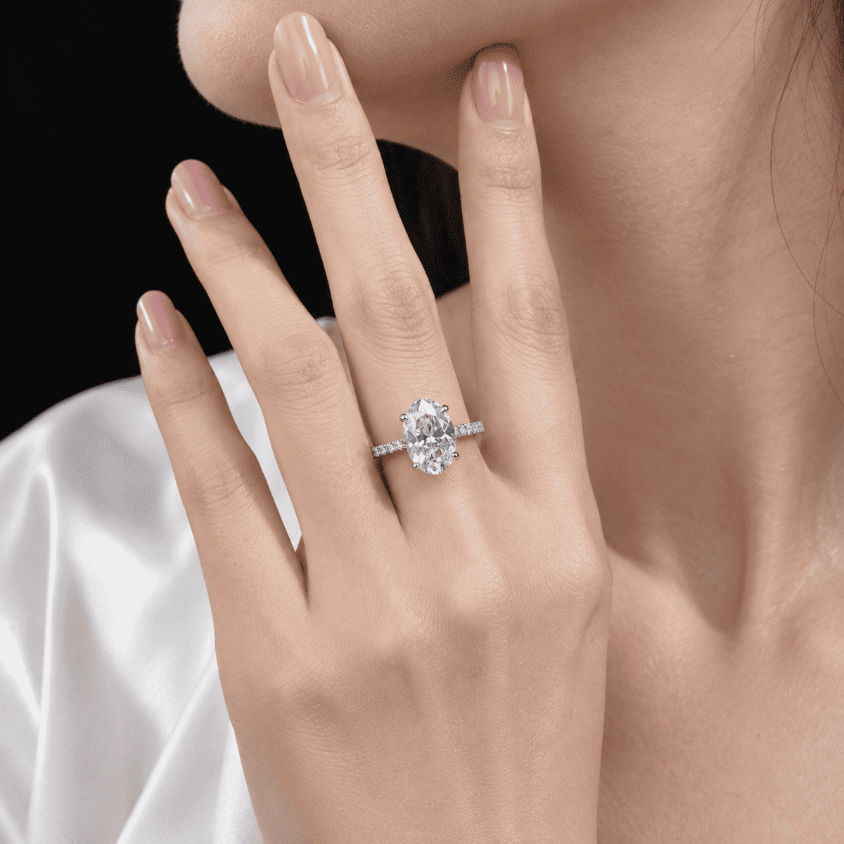 The Everlight Oval Ring — 2.5ct Moissanite